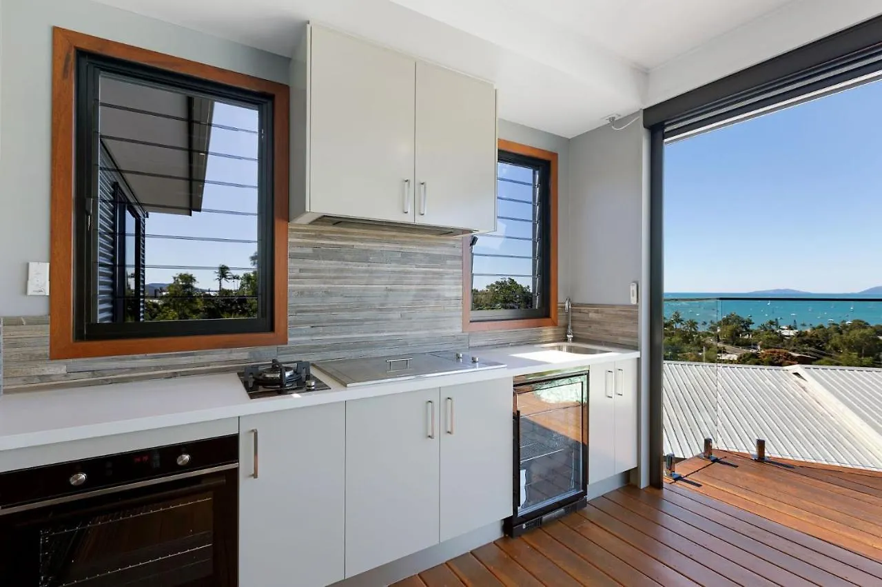 Lux On Nara Villa Airlie Beach 0*,  Australien