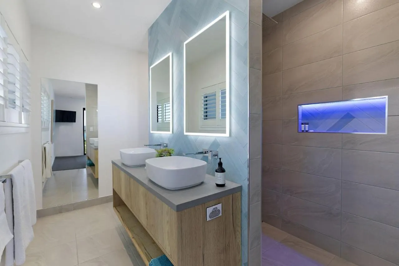 Lux On Nara Villa Airlie Beach