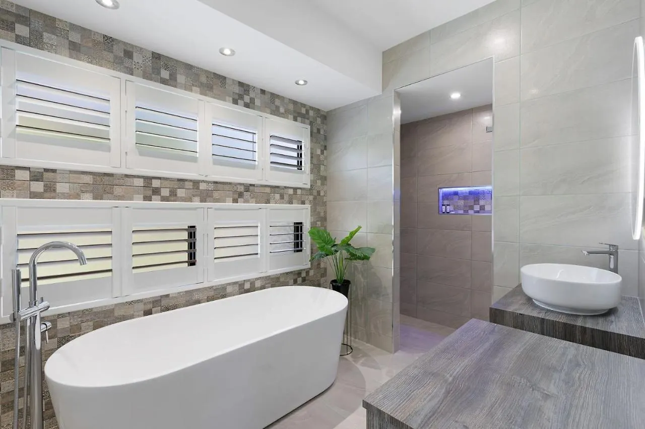 Lux On Nara Villa Airlie Beach Feriehus